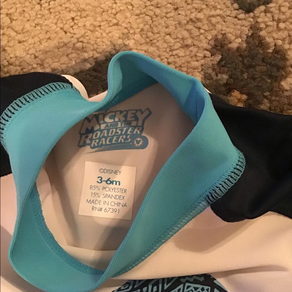 Disney Micky swim shirt 3-6 mo quick dry🏄🏻‍♂️great for pool 🏊‍♀️ and b
